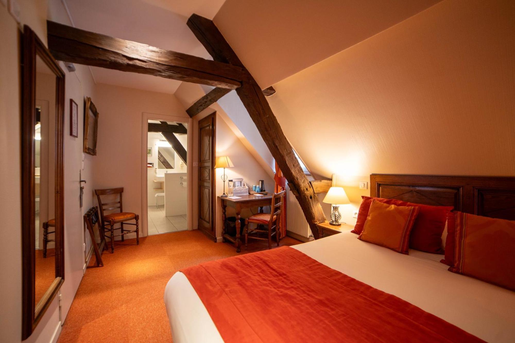 Classic Double Room,1557317887:JPEG