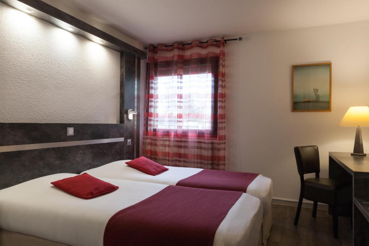 Chambre Triple (2 Lits Simples + Canapé-lit 1 Personne)