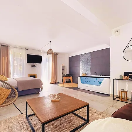 Suite And Spa 21-2
